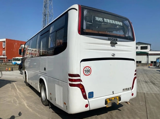 Benutzte Luxusbusse 32 Sitze übergeben höherer Maschine Trainer-Bus KLQ6796 Yuchai weiße Farbe an zweiter Stelle