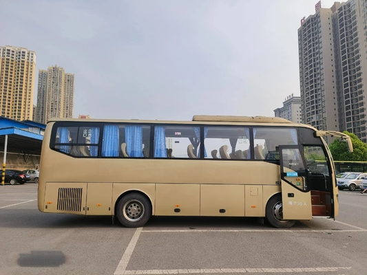 Benutzte Zylinder-Maschinen-Klimaanlage der Durchfahrt-Bus-goldene der Farbe30 der Sitzklq6882 einzelne Tür-6 benutzte höheren Bus