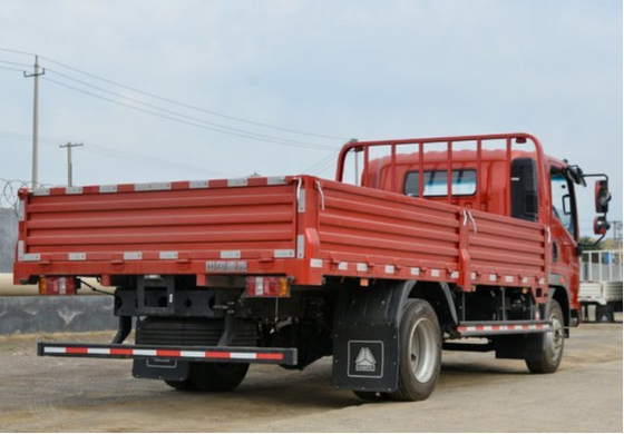 Benutztes Fracht-LKW-Ladegewicht Brennstoff-LKWs Sinotruck Howo 8-10 Tonnen 4×2-Antriebs-Modus-rechte Antriebs-