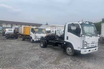 Benutzte Leicht- LKWs ISUZU Lorry Truck Multi Leaf Springs laden 10 Tonnen Hand-Antriebs-Leichtgut-LKW gelassen