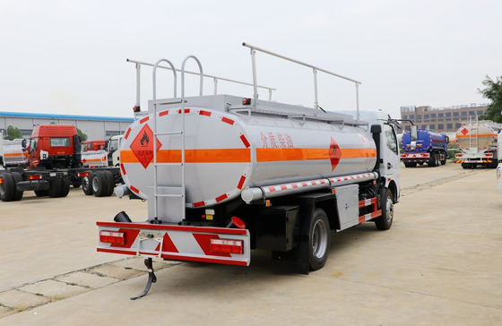 Kleiner Tanker 7,6 Kubikmeter 4*2 Antriebsmodus Dongfeng Neuer Lkw Einfachkabine Blattfeder