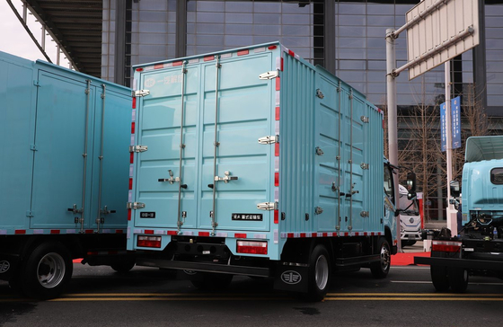Gebrauchtes 4x2 Frachtfahrzeug FAW Lieferwagen CNG-Truck Motor 150 PS Containerbox 3300 mm Radstand
