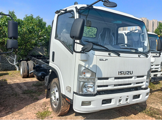 Einreiher Lastwagen Isuzu 10 Tonnen 4×2 Lastwagen 5,5 Meter lange Box Euro 4 Flat Cab