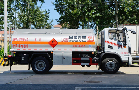Öl-Tanker-LKW Verkauf Kenia Dongfeng 4*2 Fahrwerk 8,5 Kubikmeter Tanker Yuchai Motor 165 PS