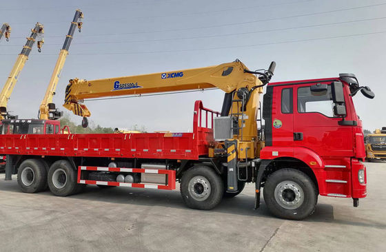 20 Tonnen schwerer Lastwagen-Kran Shacman 8×4 Flachbett 5 Sektionsarm 23,7 Meter lang