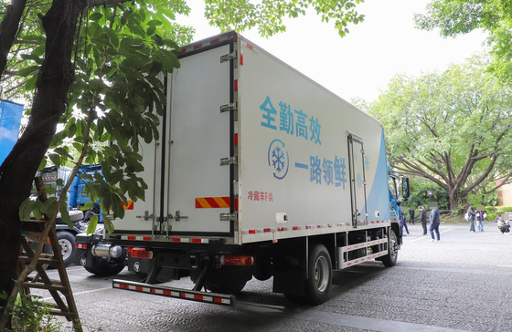 Kühlschrank mit mittlerer Größe Foton brandneue Ladung 10 Tonnen Yuchai Motor 300 PS LHD