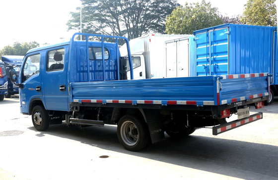 Güterwagen in Ghana Leichtwagen SAIC 2 Reihen Sitze Flatbed Box 2300cc Motor Platzverteilung