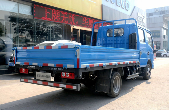 Güterwagen in Ghana Leichtwagen SAIC 2 Reihen Sitze Flatbed Box 2300cc Motor Platzverteilung