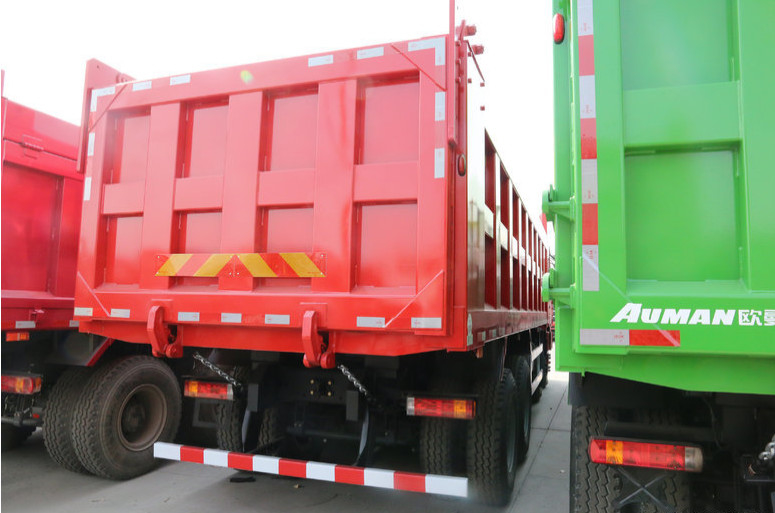 25 Kubikmeter schöpfen Dieselkipplaster, den 15 Tonnen Antrieb 8x4 Rhd-Kipper 430hp des Euro-II rechten laden