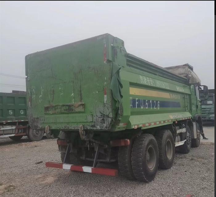 Benutzter Kipplaster Tipper With 375HP 317HP Howo 8x4 vier Achsen für Verkauf