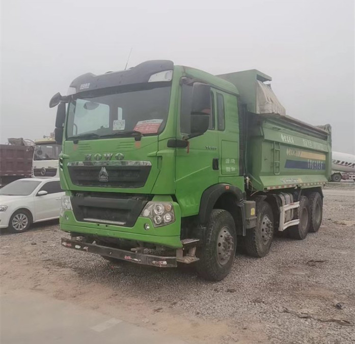 Benutzter Kipplaster Tipper With 375HP 317HP Howo 8x4 vier Achsen für Verkauf