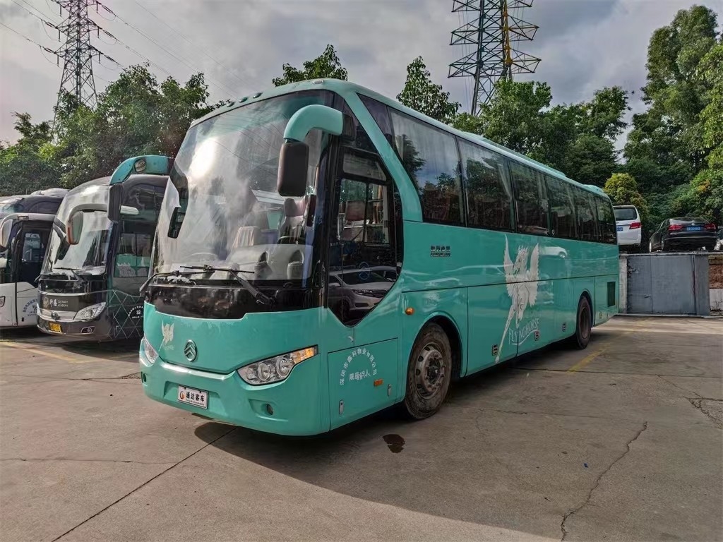 2015 Jahr 49 Sitzer gebrauchter Golden Dragon Bus XML6113 Second Hand Coach LHD mit Luxus im Inneren