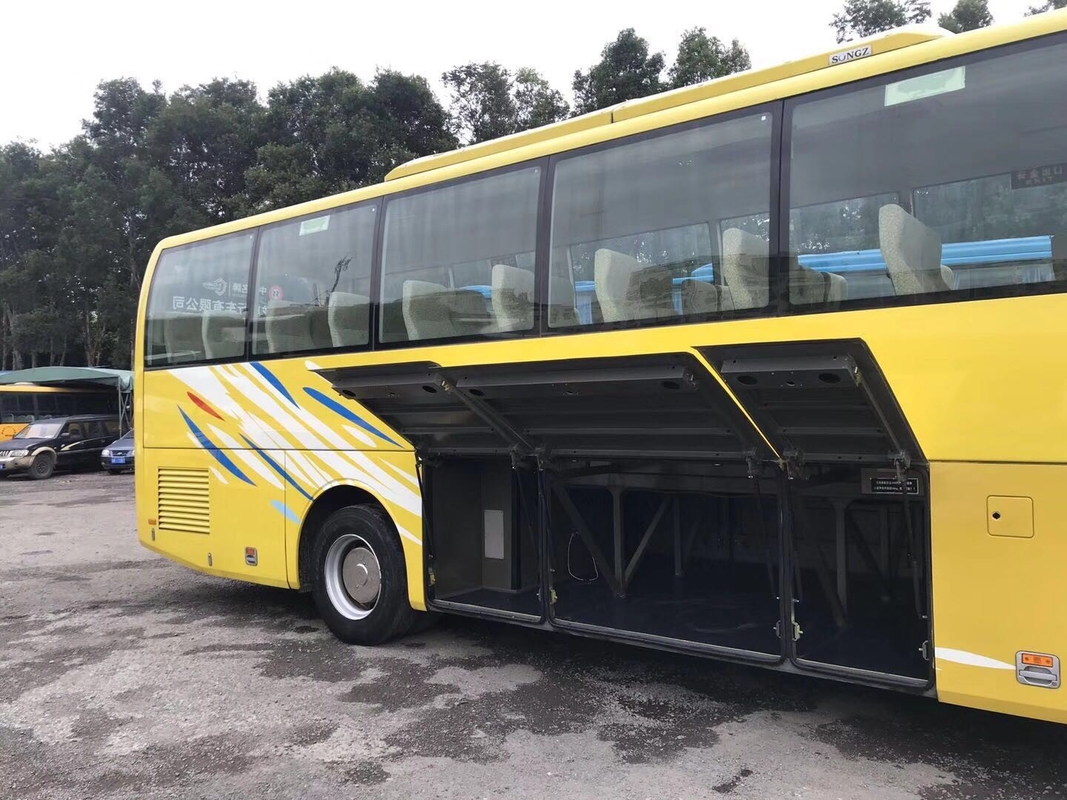 An zweiter Stelle benutzte Hand reisende Passagier-Bus-Dieselmotor-Stadt Yutong Rhd Lhd 170 die Kilowatt