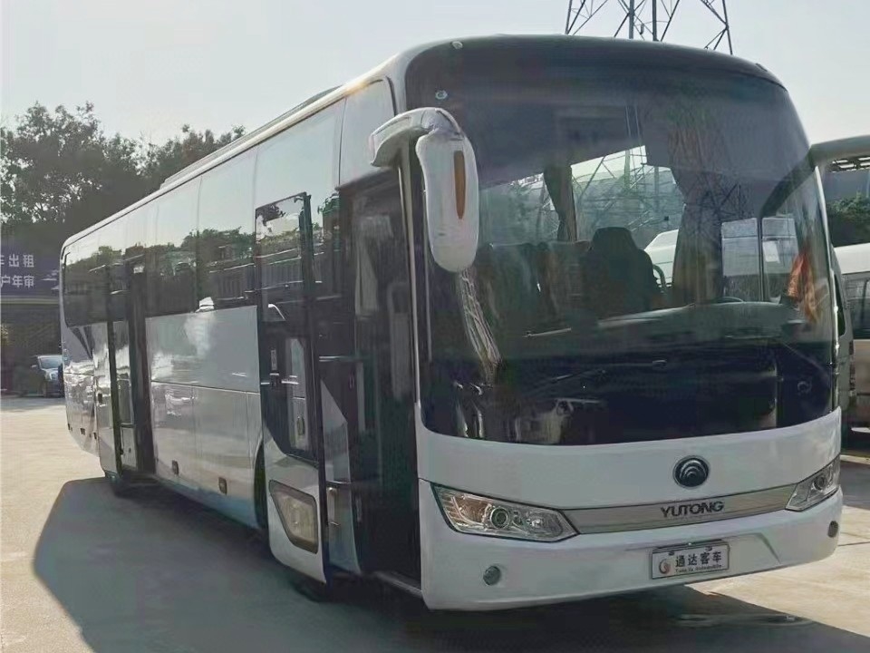 benutzter Durchfahrtbus Yutong 55seater benutzte Doppeltüren Rv-Bus-ZK6125 Luftsacksuspendierung