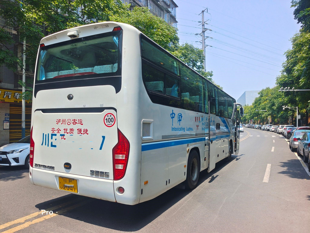 Benutzter kleine Sitzweißer Yutong-Bus-Heckmotor-Ausgang des Bus-39 benutzte Luxusbus für Afrika