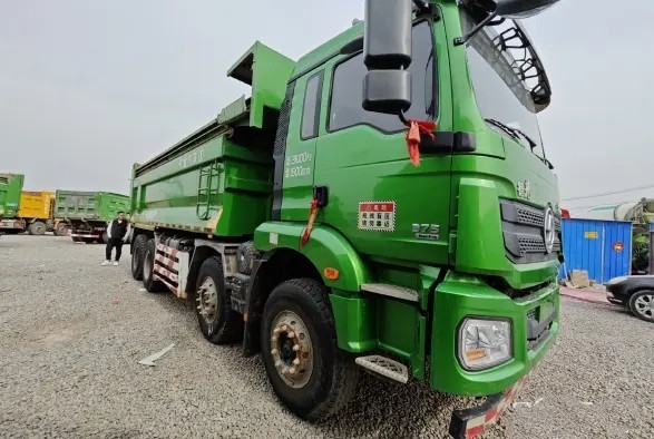 Benutzter Diesel-Reifen-Hauptder kabinen-8×4 Kipplaster der LKW-12 Antriebs-des Modus-375hp 2. der Handshacman