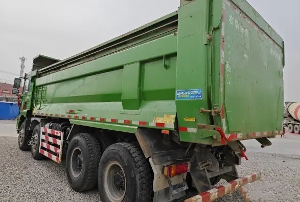 Benutzter Diesel-Reifen-Hauptder kabinen-8×4 Kipplaster der LKW-12 Antriebs-des Modus-375hp 2. der Handshacman