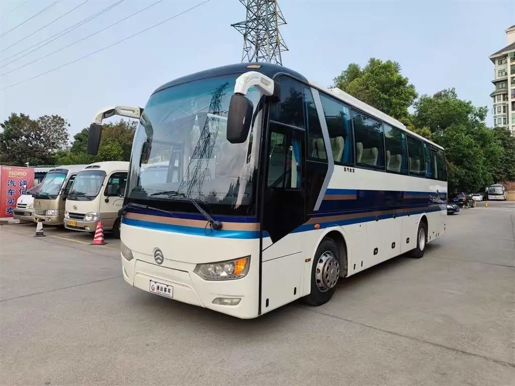 Benutzter Luxussitzeinzelne Tür-Klimaanlagen-großer Gepäckraum goldenes Dragon Bus XML6102 der bus-47