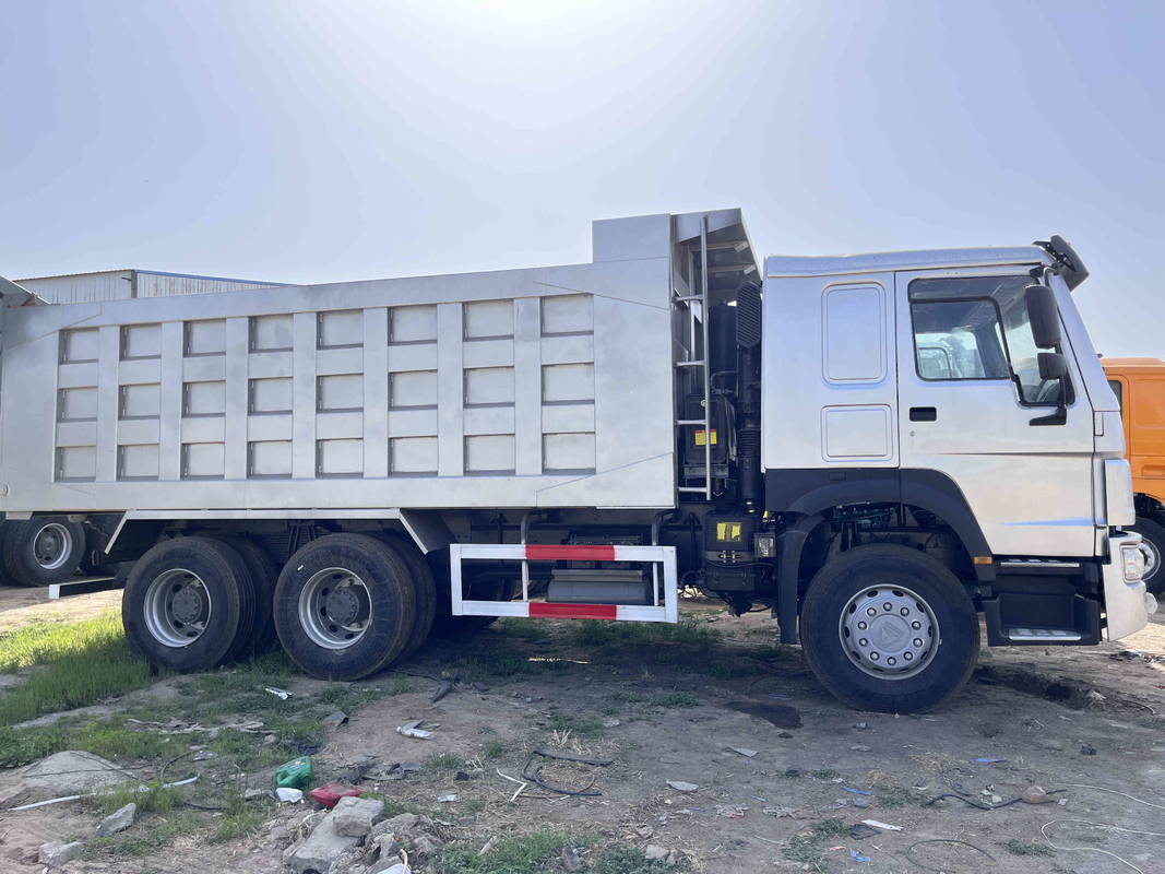 Verwendetes Howo tauscht 8 Meter Zylinder-Dieselmotor EURO III 380hp 6 10 Kipplaster ZZ3257 der Rad-6×4 Howo