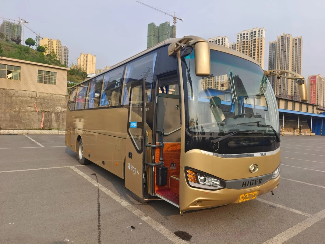 Benutzte Zylinder-Maschinen-Klimaanlage der Durchfahrt-Bus-goldene der Farbe30 der Sitzklq6882 einzelne Tür-6 benutzte höheren Bus