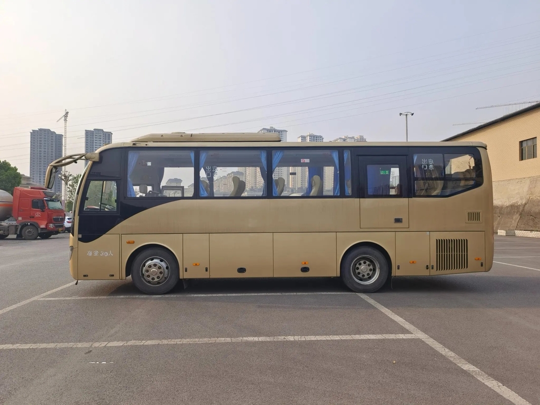 Benutzte Zylinder-Maschinen-Klimaanlage der Durchfahrt-Bus-goldene der Farbe30 der Sitzklq6882 einzelne Tür-6 benutzte höheren Bus