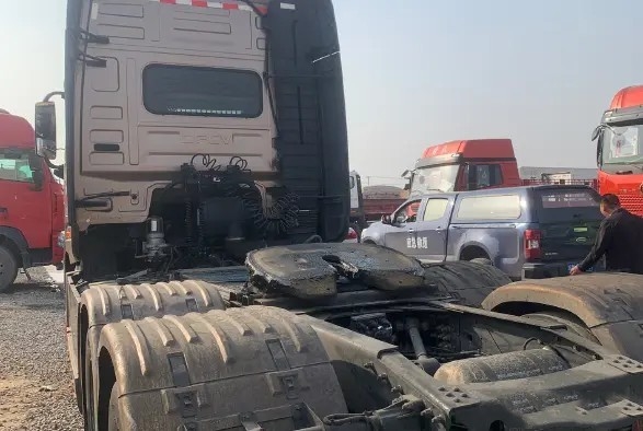 Verwendeter Handsattelzug-Cummins Engine 600hp 2. Antriebs-Modus LHD/RHD des Dongfeng-Traktor-Kopf-6×4