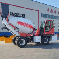 Benutztes Leergewicht Mischer Yuchai-Maschinen-9000kg 6 Meter nagelneuer Selbstladende mischende LKW-