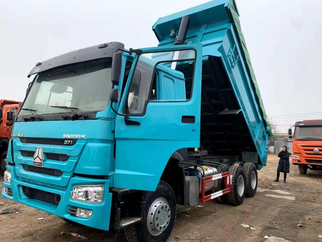 Benutzte Hochleistungs-LKWs, die spezieller Antriebs-Modus der Farbe6×4 rechte 13 Tonnen ließ, laden Gewichts-Bergwerk-Transport