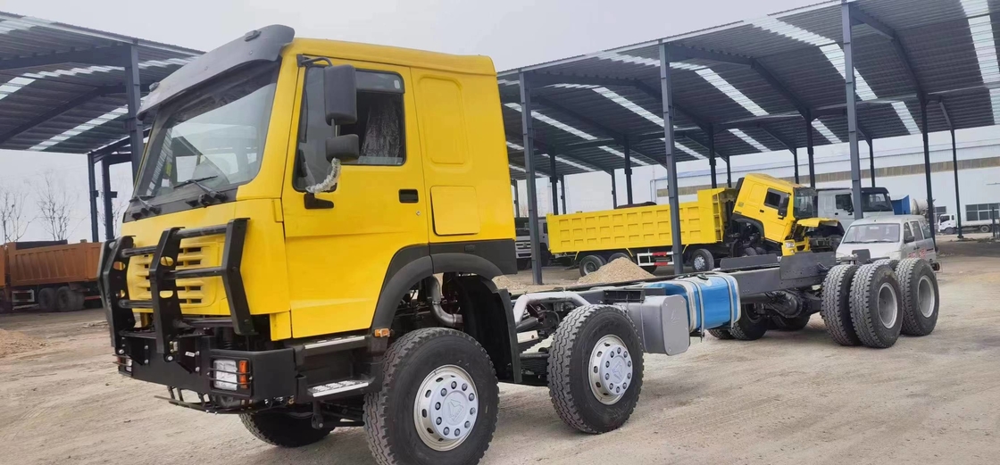 Benutzte Antriebs-Modus Sinotruck Howo der Fracht-LKW-8×4 Fracht-LKW-Fahrgestelle 11 Meter lang 12 Reifen