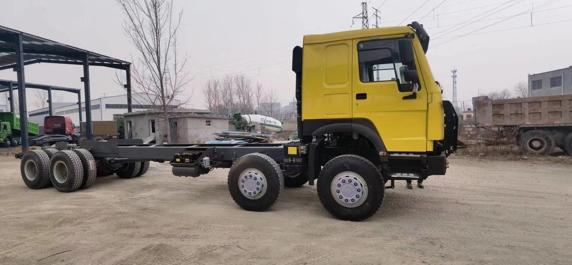 Benutzte Antriebs-Modus Sinotruck Howo der Fracht-LKW-8×4 Fracht-LKW-Fahrgestelle 11 Meter lang 12 Reifen