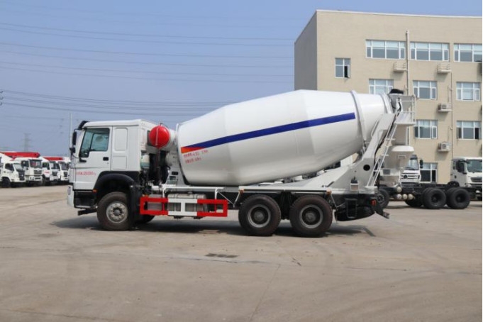Benutzter konkreter der LKW-6×4 Betonmischer-LKW EURO IV Antriebs-des Modell-LHD Sinotruck Howo 8 Tonnen ladend