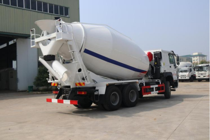 Benutzter konkreter der LKW-6×4 Betonmischer-LKW EURO IV Antriebs-des Modell-LHD Sinotruck Howo 8 Tonnen ladend