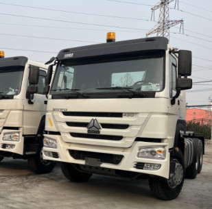 Benutztes Antriebs-Modell Weichai Engine 430hp 12 der Diesel-LKW-weißes Farbe6×4 übersetzt Standardkabine Howo-Traktor