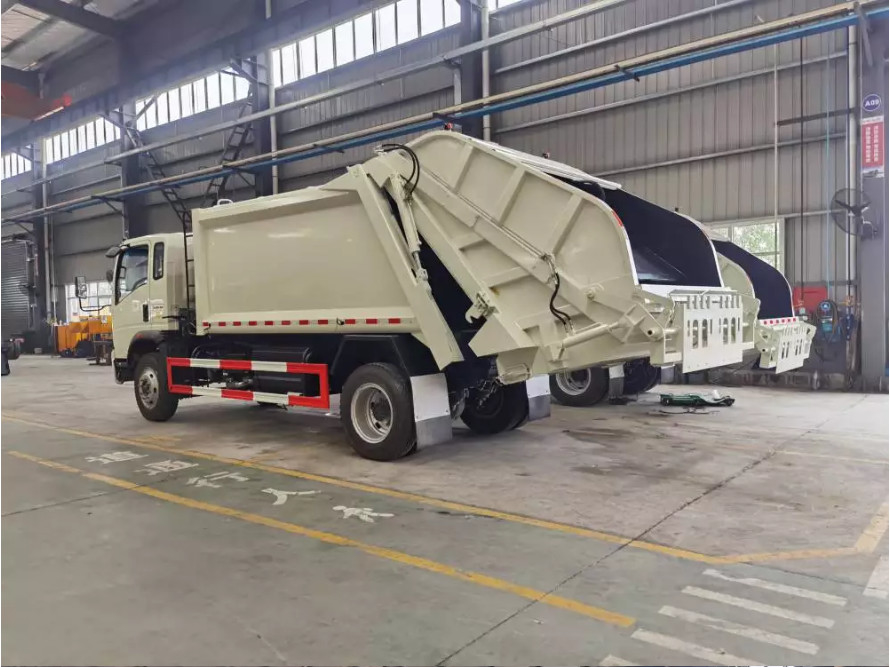 ³ LKW-Händler-Commercial Vehicless 8m, das Modus HOWO des Antriebs-4×2 lädt, drückte Müllwagen 7,5 Meter lang zusammen