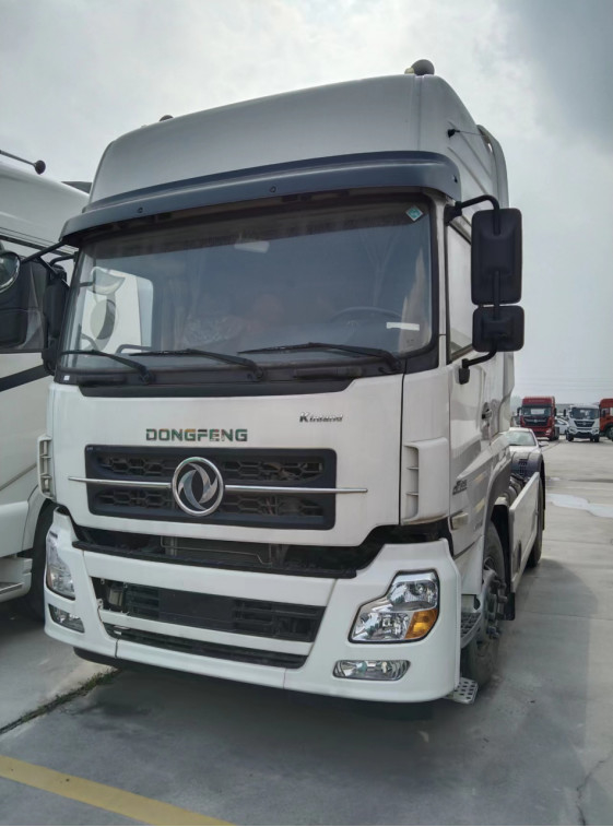 Benutzte des Traktor-LKW-Euro-5 DONGFNEG 4X2 Gesamtzugkraft-Masse Antriebs-Modus-Traktor-des Kopf-465hp 30 Tonnen LHD