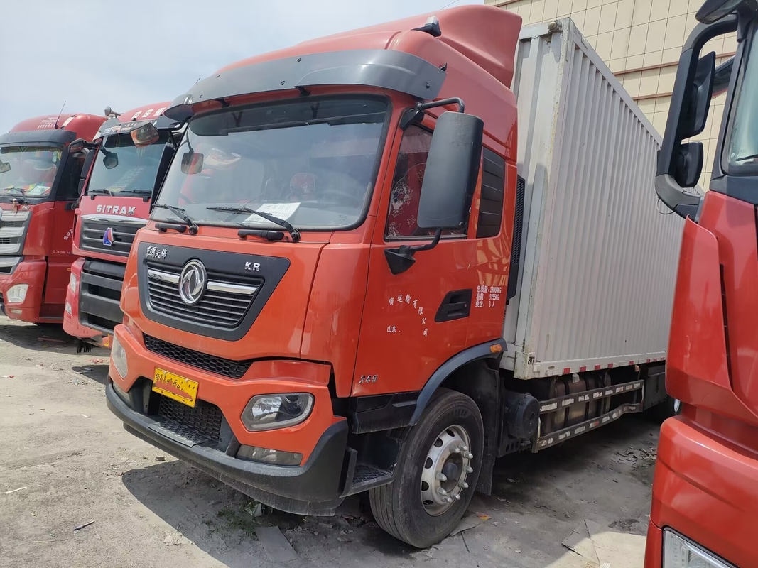 Benutzte Fracht-LKWs Cummins Engine 245 Pferdestärken-schnelles Getriebe 10 der langen hohen Dach-Meter Kabinen-Dongfeng Van Truck