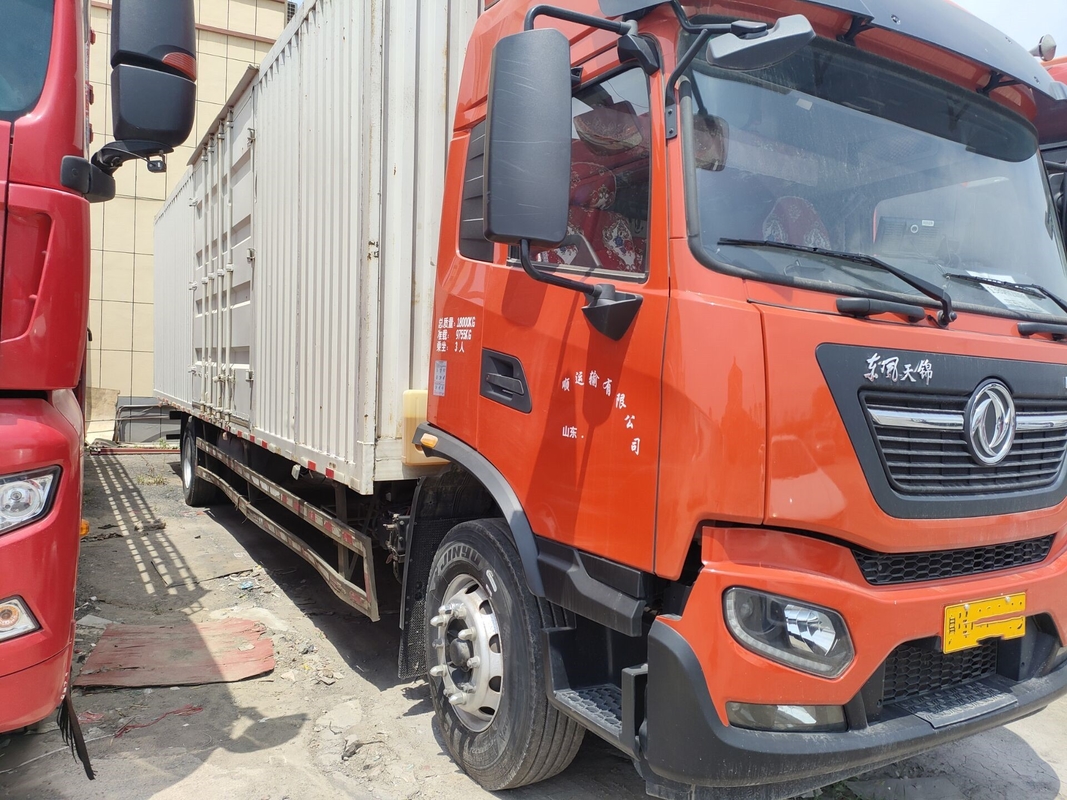 Benutzte Fracht-LKWs Cummins Engine 245 Pferdestärken-schnelles Getriebe 10 der langen hohen Dach-Meter Kabinen-Dongfeng Van Truck