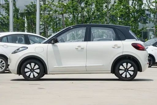 Gebraucht Neue Energiefahrzeuge Wuling Bingo Leichtkaffee Farbe 333KM Modell
