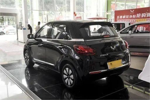 Neues Energiefahrzeug Ein Start Wuling Bingo 4 Sitzplätze Auto reines Elektro 333KM