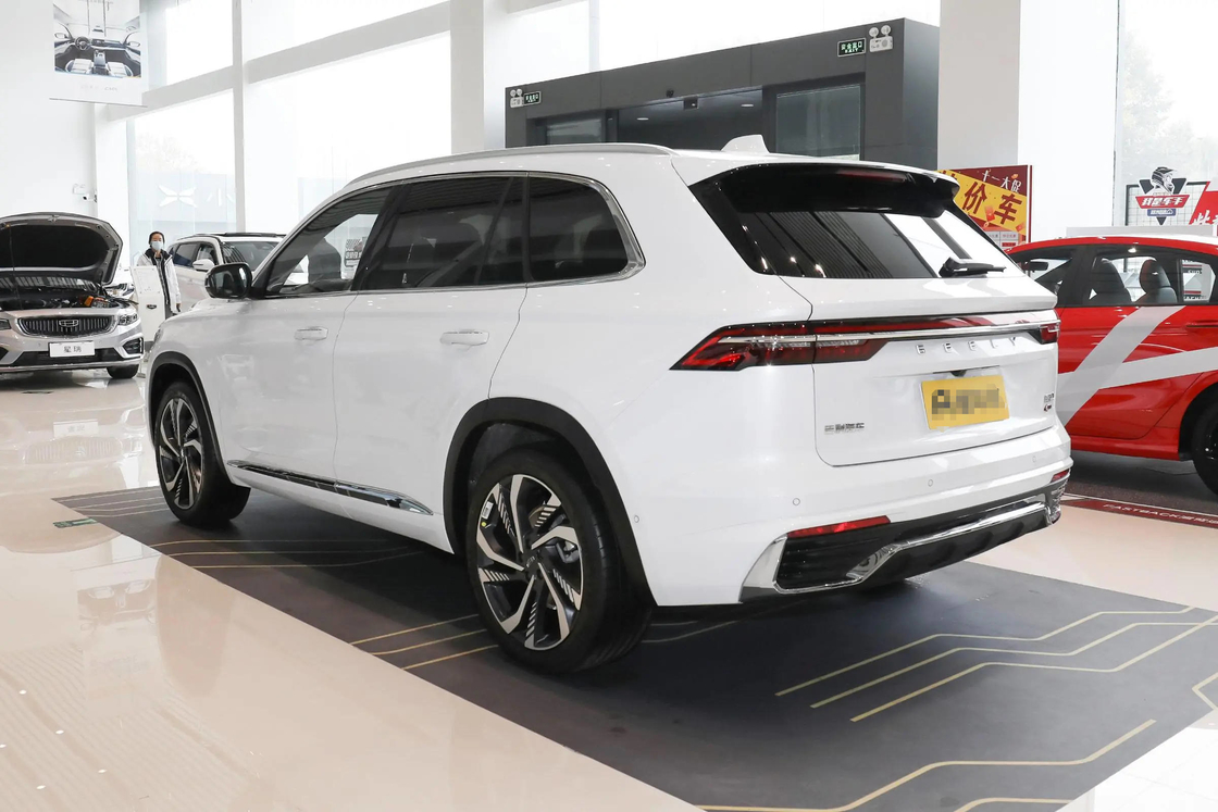 Chinese Car Geely SUV 4*4 Fahrmodus 5 Sitzplätze Linkslenker Klimaanlage