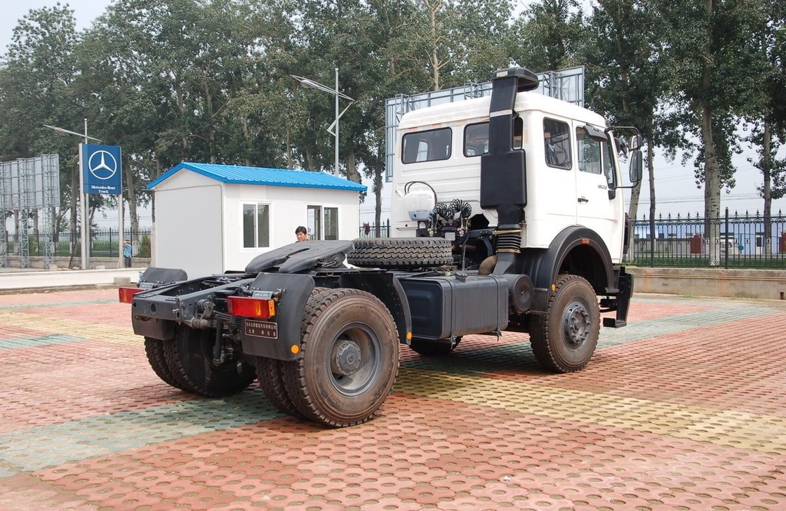 6 Reifen Gebraucht mittelgroße Lastwagen 4*2 Beiben Kopf Traktor 300 PS Flachdach Euro 3
