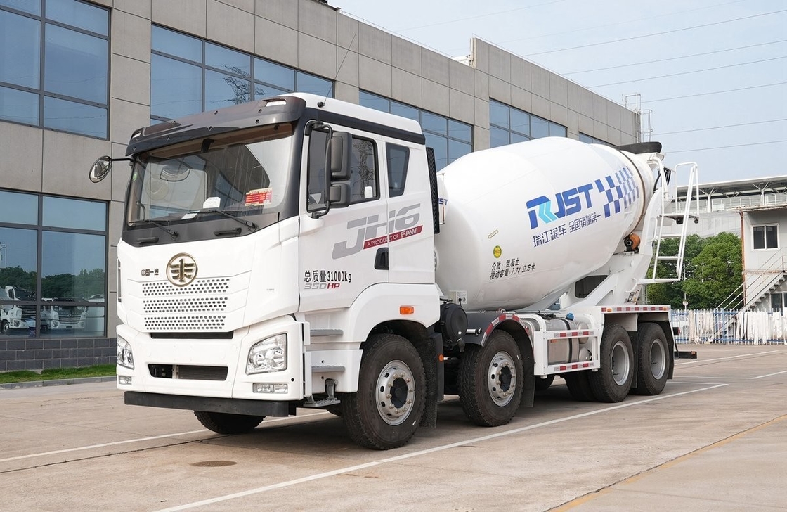 Betonmischfahrzeug Jiefang 8*4 Fahrmodus Gebrauchtbetonfahrzeuge 7,74 Kubikmeter Flachdach