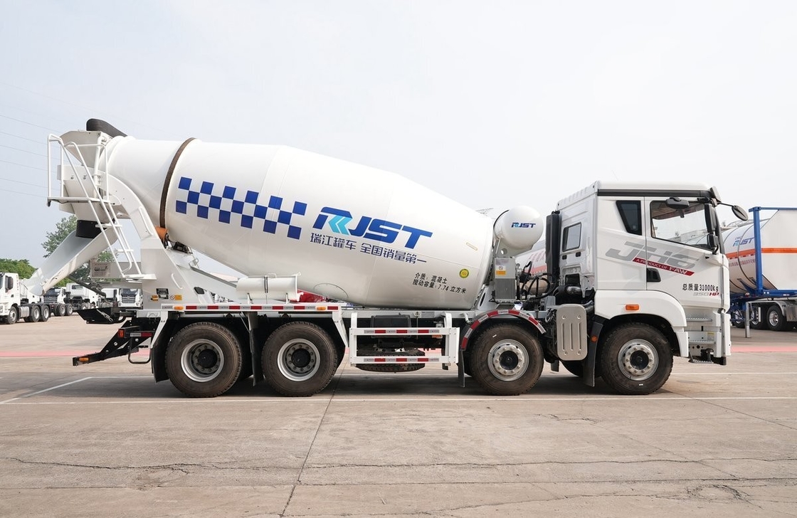 Betonmischfahrzeug Jiefang 8*4 Fahrmodus Gebrauchtbetonfahrzeuge 7,74 Kubikmeter Flachdach
