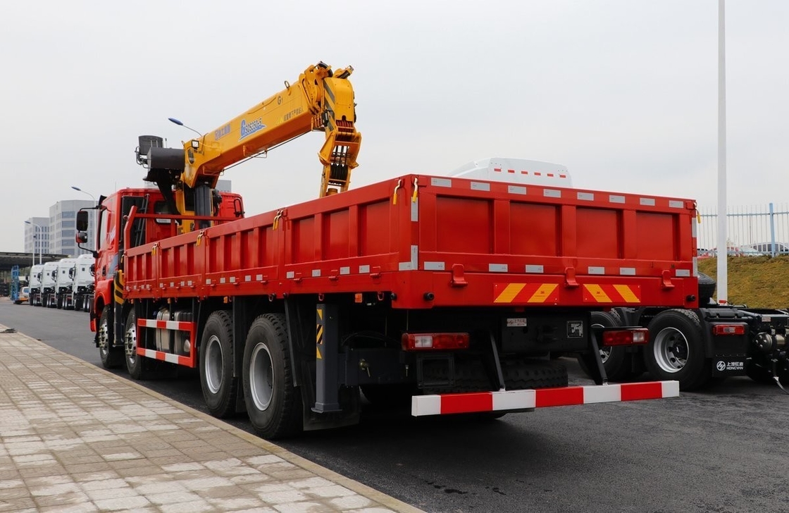 8*4 Antrieb Modell Vorbesitz Lastwagen Kran Hongyan Montiert 350 PS Schwere Euro 6