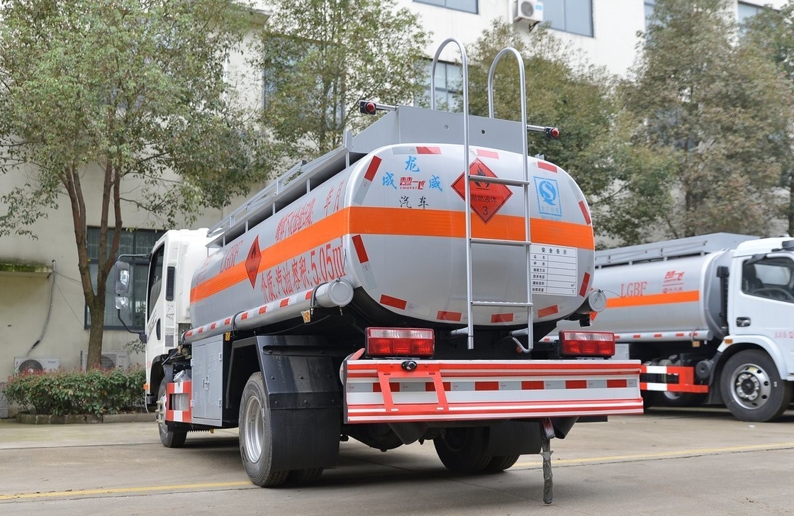 Kleiner 5 Kubikmeter großer Gebrauchtöltankschiff 4*2 Jiefang Kraftstofftankschiff Lastwagen doppelte Hinterreifen