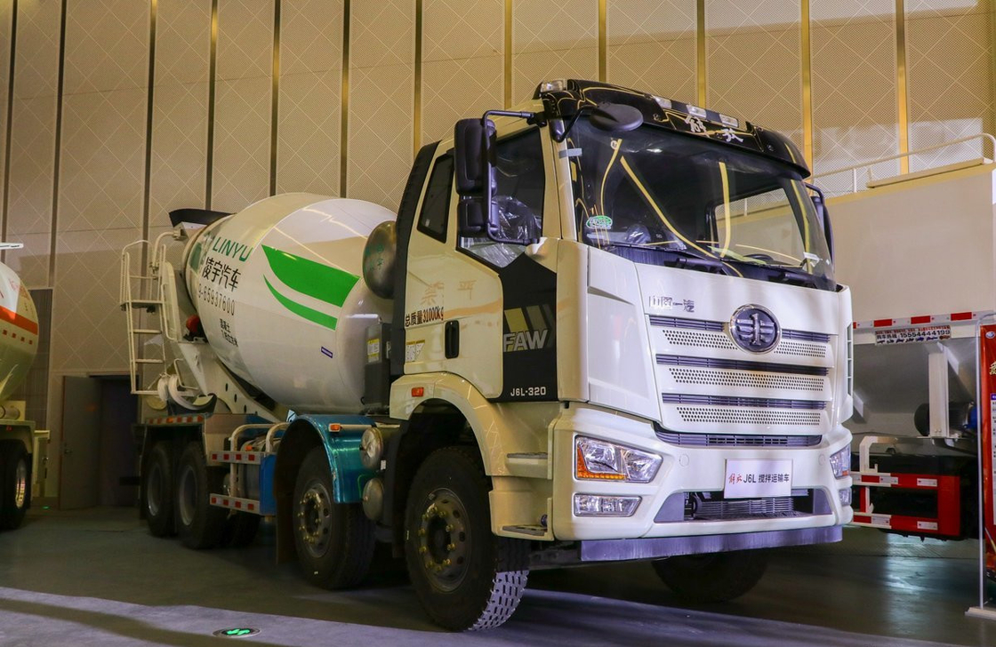 Lkw Betonmischer FAW J6L Modell 8*4 Antrieb 8 Kubik Tanker 320 PS 4 Achsen