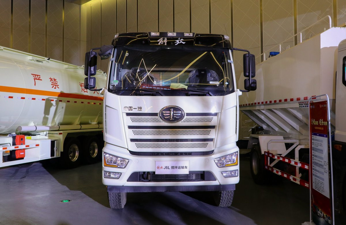 Lkw Betonmischer FAW J6L Modell 8*4 Antrieb 8 Kubik Tanker 320 PS 4 Achsen