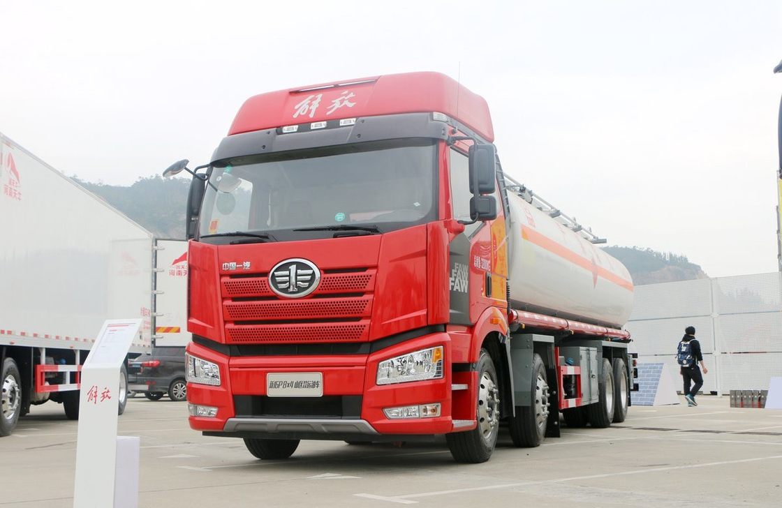 Gebrauchtölfahrzeuge FAW J6P Großtanker Kraftstofffahrzeug 11,5 Meter lang 24 Kubikmeter LHD/RHD