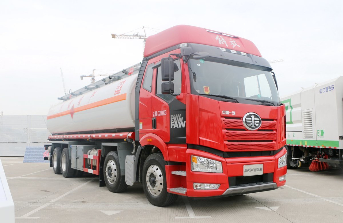 Gebrauchtölfahrzeuge FAW J6P Großtanker Kraftstofffahrzeug 11,5 Meter lang 24 Kubikmeter LHD/RHD