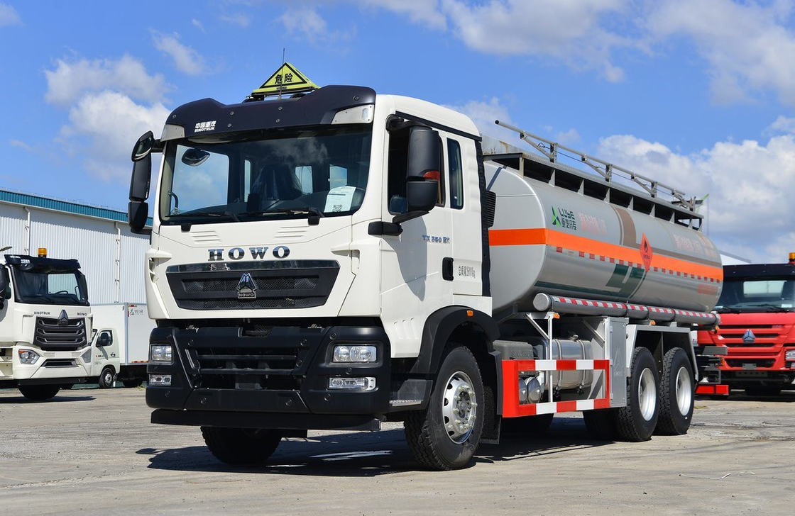Howo Ölfahrzeug 20 Kubikmeter 10 Reifen Howo TX Tankwagen 6*4 Flachdach 350 PS